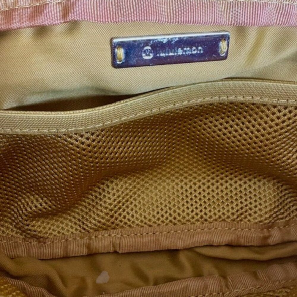 Lululemon Everywhere Belt Bag - Gold Sand - Picture 9 of 10